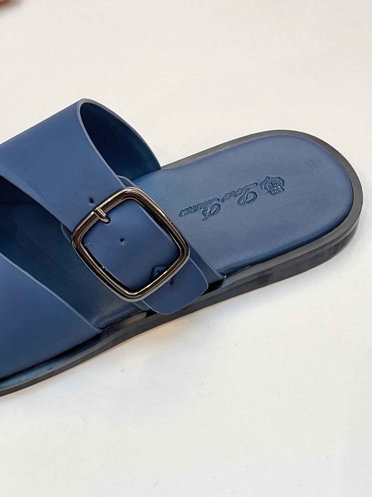 Men's shoes 💰420 Loro Piana, LP's popular spring and summer slippers are synchronized with the new counters, uppers are imported cowhide fabrics from Italy, high-quality splicing technology, soles: original soles specially provided by the original factory, exclusive molded soles are super comfortable, original factory orders, 🔍🔍high quality, you can go in and out of the counter at will, welcome to compare, code number 39-44 (order 38 45 46)